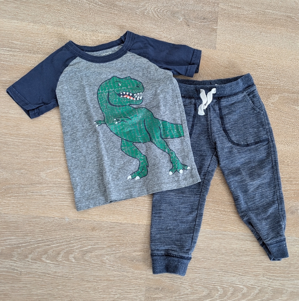 ✨4 for 12 Carter’s 2T Dino Tee + Jogger Pants Set